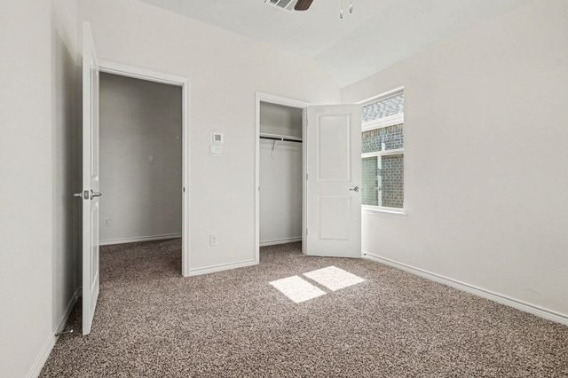 10600 Breezeway Drive, Aubrey, TX 76227