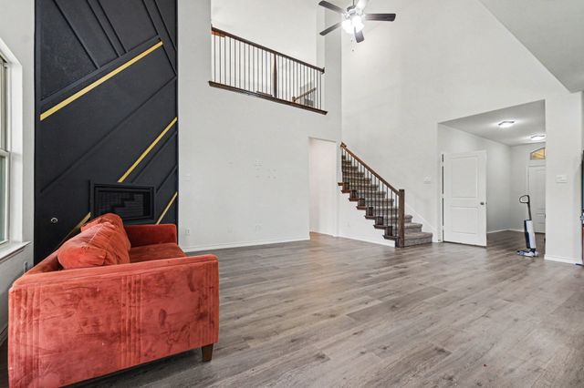 10600 Breezeway Drive, Aubrey, TX 76227