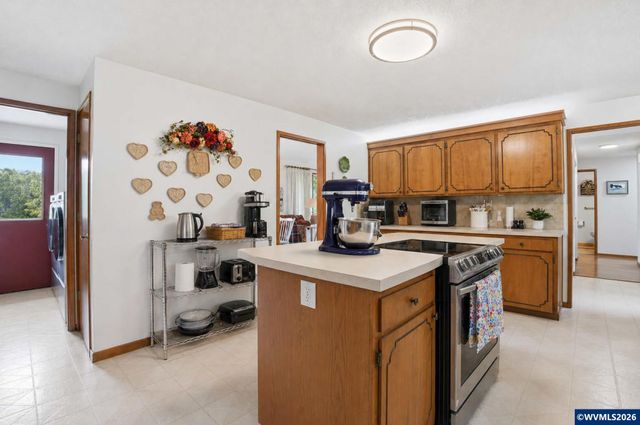 342 McLaughlin Dr, Woodburn, OR 97071