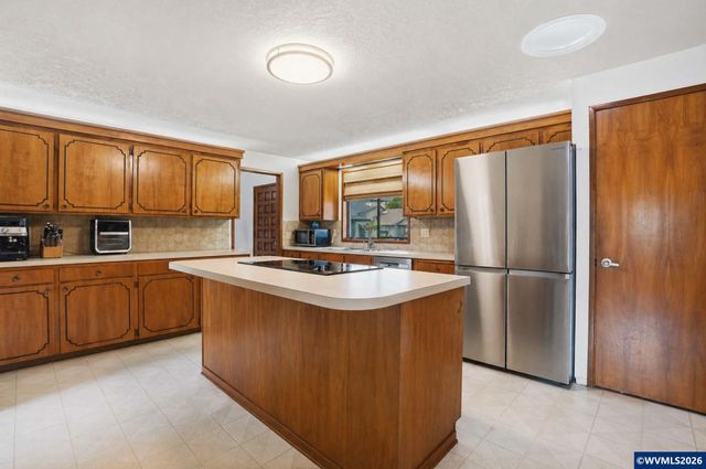 342 McLaughlin Dr, Woodburn, OR 97071