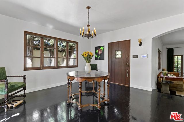 1811 Courtney Avenue, Los Angeles, CA 90046