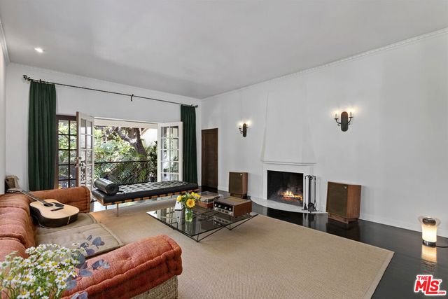 1811 Courtney Avenue, Los Angeles, CA 90046