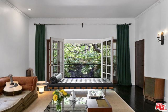 1811 Courtney Avenue, Los Angeles, CA 90046