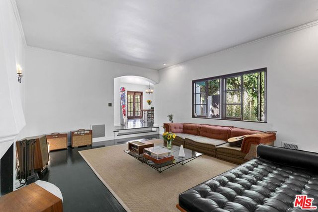 1811 Courtney Avenue, Los Angeles, CA 90046