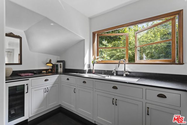 1811 Courtney Avenue, Los Angeles, CA 90046