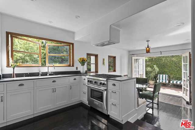 1811 Courtney Avenue, Los Angeles, CA 90046