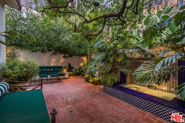 1811 Courtney Avenue, Los Angeles, CA 90046