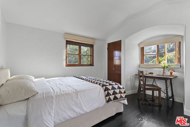 1811 Courtney Avenue, Los Angeles, CA 90046