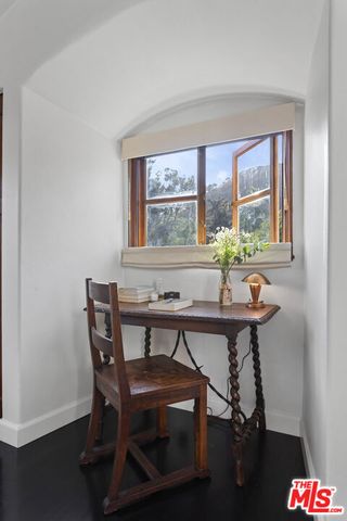 1811 Courtney Avenue, Los Angeles, CA 90046