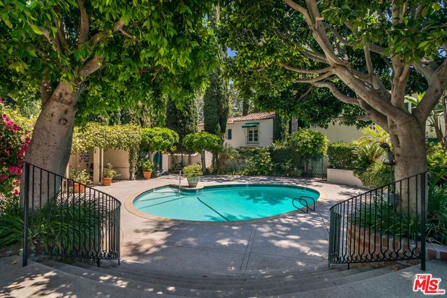 1811 Courtney Avenue, Los Angeles, CA 90046