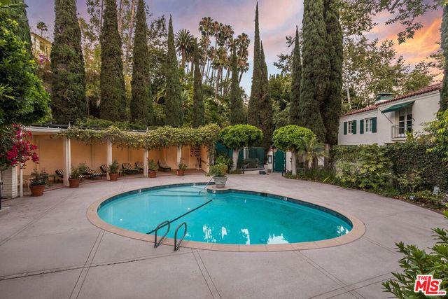 1811 Courtney Avenue, Los Angeles, CA 90046