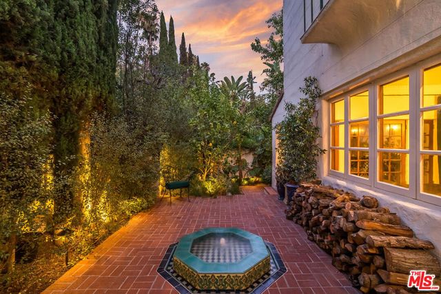 1811 Courtney Avenue, Los Angeles, CA 90046