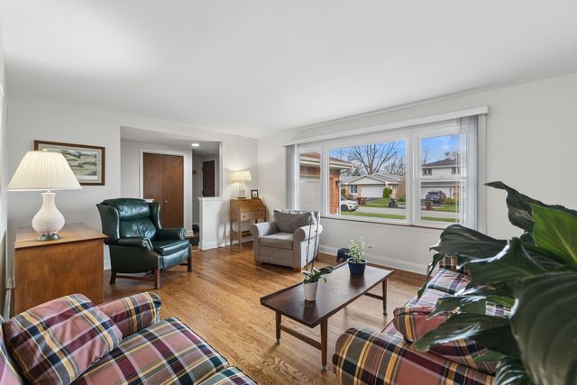 1307 Thomas Street, Homewood, IL 60430