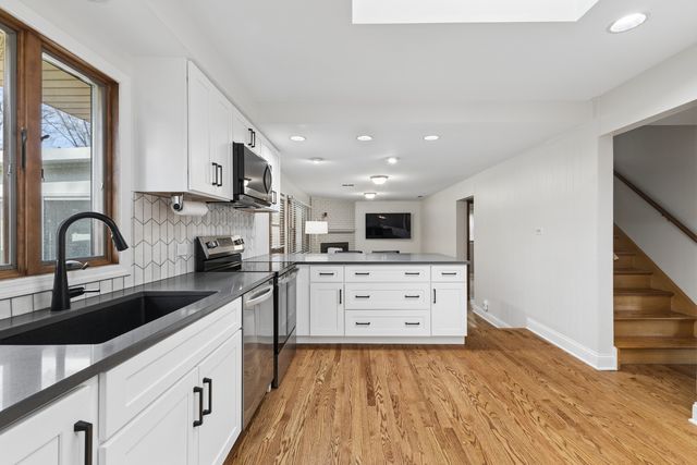 1307 Thomas Street, Homewood, IL 60430