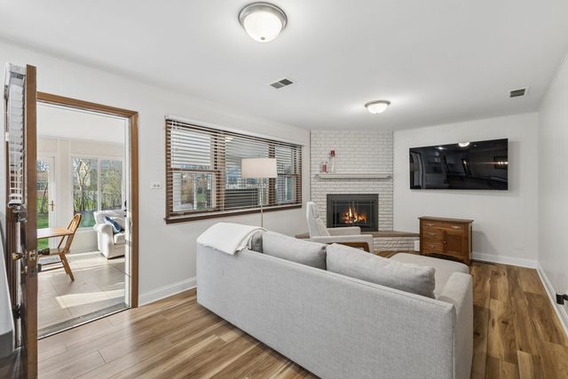 1307 Thomas Street, Homewood, IL 60430