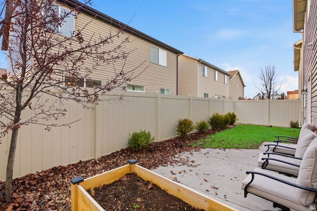 1090 W STONEHAVEN DR, North Salt Lake, UT 84054