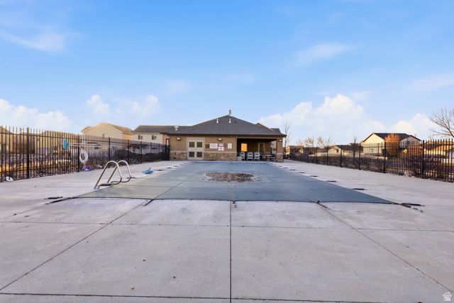 1090 W STONEHAVEN DR, North Salt Lake, UT 84054