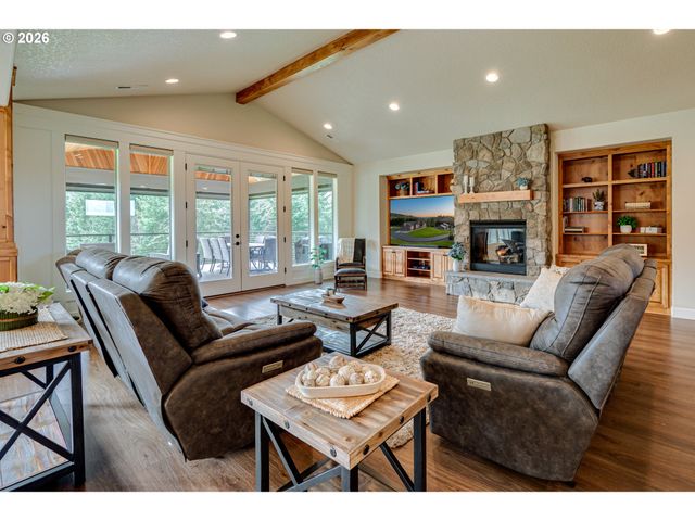 300 CROSS CREEK Rd, Kelso, WA 98626