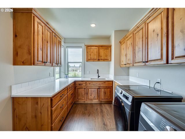 300 CROSS CREEK Rd, Kelso, WA 98626