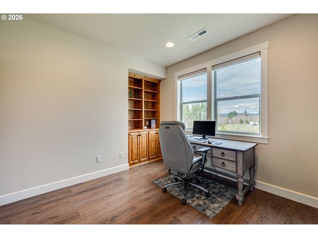 300 CROSS CREEK Rd, Kelso, WA 98626