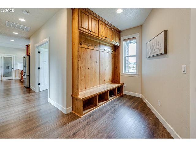 300 CROSS CREEK Rd, Kelso, WA 98626
