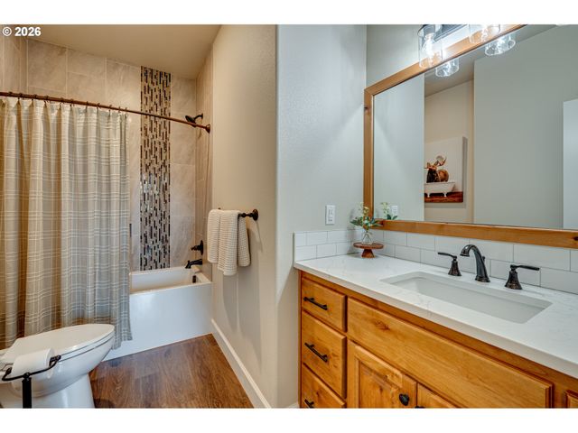 300 CROSS CREEK Rd, Kelso, WA 98626