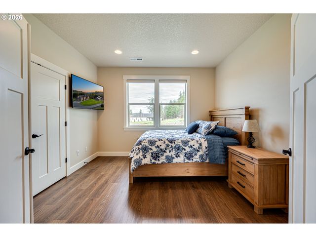 300 CROSS CREEK Rd, Kelso, WA 98626