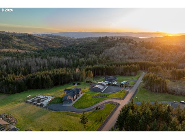300 CROSS CREEK Rd, Kelso, WA 98626