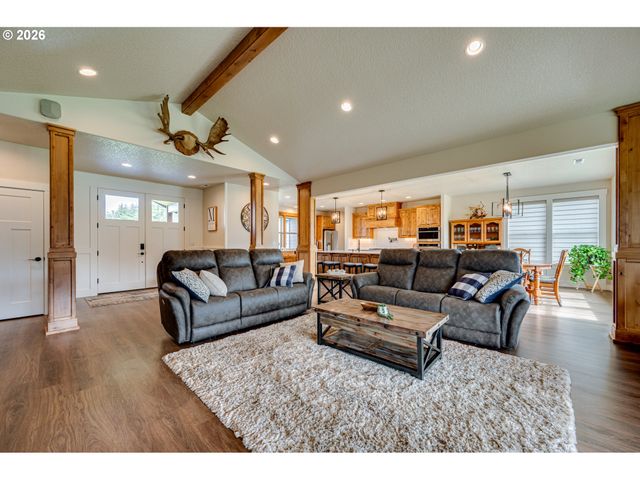 300 CROSS CREEK Rd, Kelso, WA 98626
