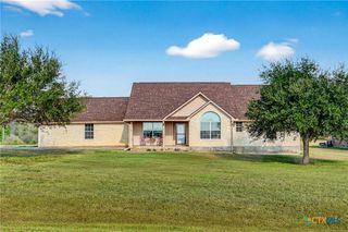 175 Creekwood Drive, Gonzales, TX 78629