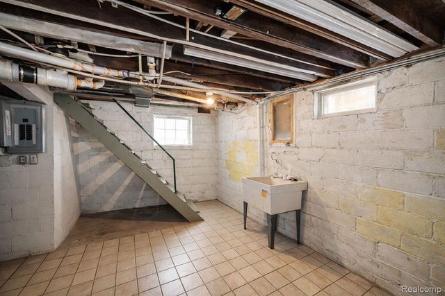 11655 Mitchell Street, Hamtramck, MI 48212