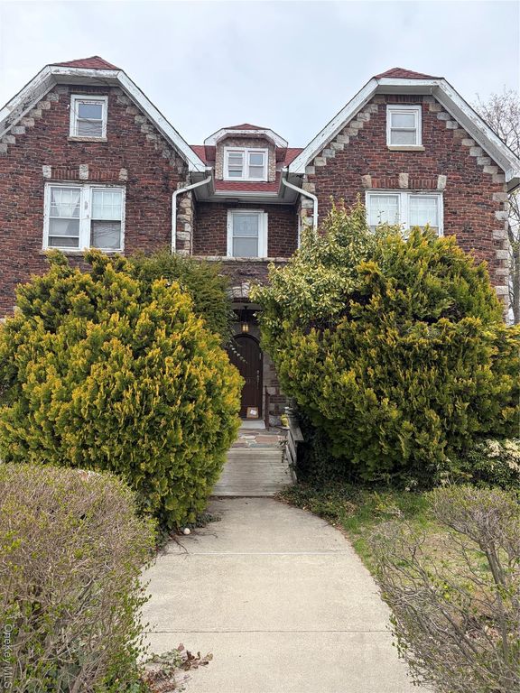 400 W Broadway, Cedarhurst, NY 11516