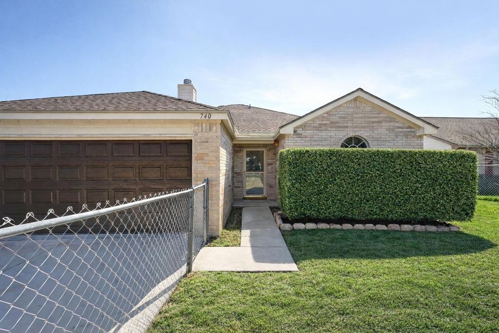 740 Clearview CIR, San Marcos, TX 78666