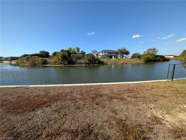 407 NE 5th TER, Cape Coral, FL 33909