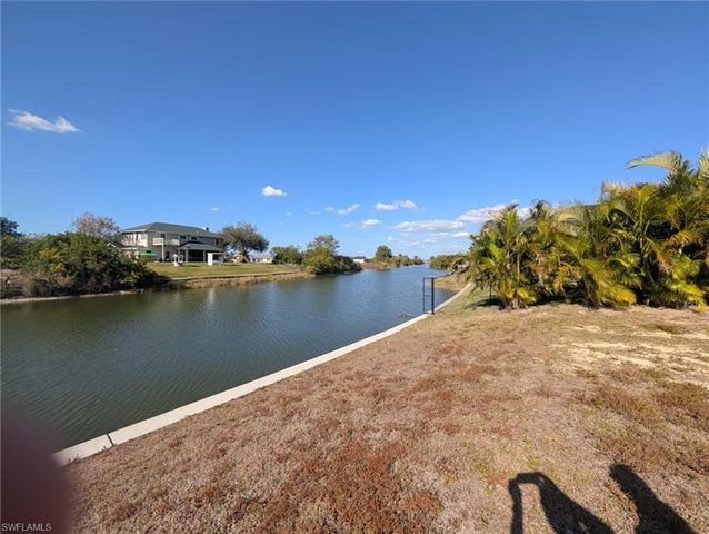 407 NE 5th TER, Cape Coral, FL 33909