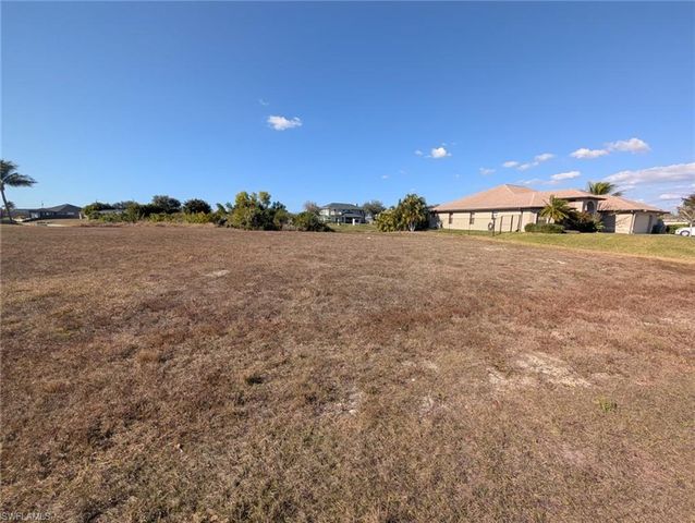 407 NE 5th TER, Cape Coral, FL 33909