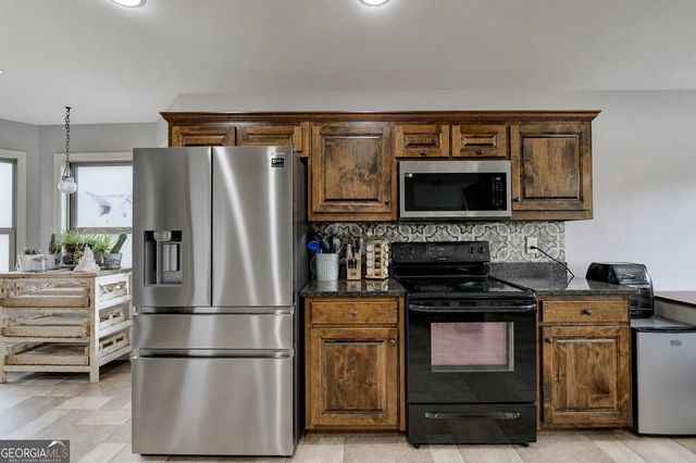 82 Lake Point Court, Jefferson, GA 30549