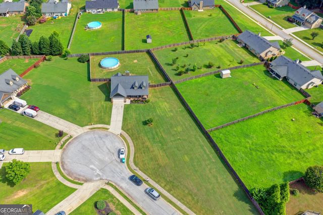 82 Lake Point Court, Jefferson, GA 30549