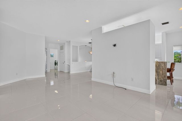 7940 Exeter Circle E 201, Tamarac, FL 33321