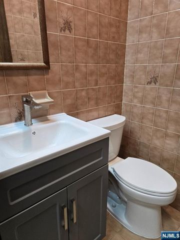 566 Grand Avenue 2FL, Ridgefield, NJ 07657