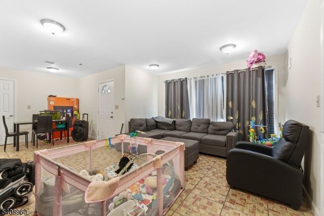 29 22Nd Ave, Paterson City, NJ 07513