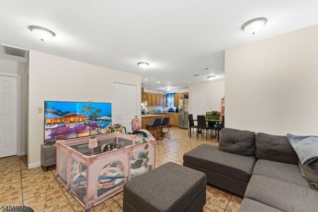 29 22Nd Ave, Paterson City, NJ 07513