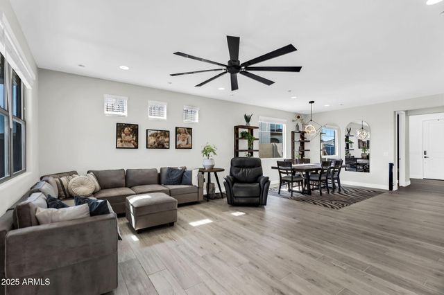 987 W MACAW Drive, Queen Creek, AZ 85140