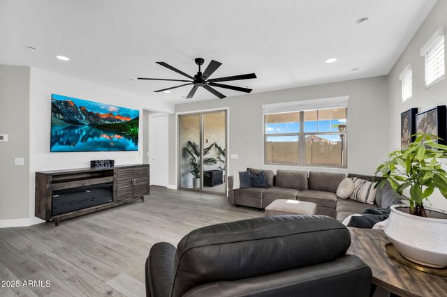 987 W MACAW Drive, Queen Creek, AZ 85140