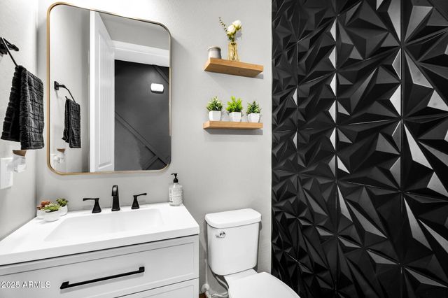 987 W MACAW Drive, Queen Creek, AZ 85140