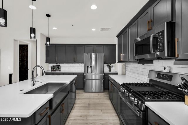 987 W MACAW Drive, Queen Creek, AZ 85140