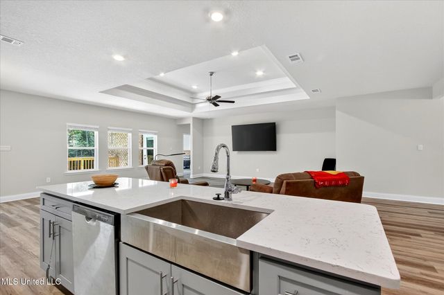 11705 Wakeland Court, Ocean Springs, MS 39564