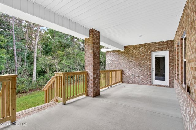 11705 Wakeland Court, Ocean Springs, MS 39564