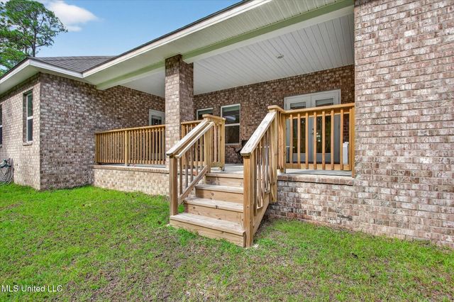 11705 Wakeland Court, Ocean Springs, MS 39564