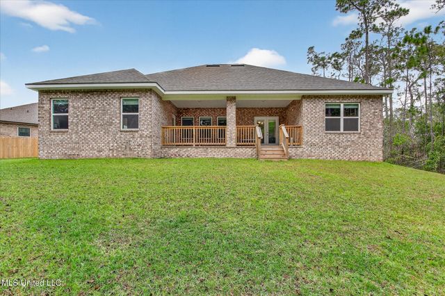 11705 Wakeland Court, Ocean Springs, MS 39564